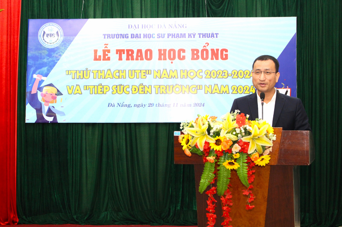 Phó Giáo sư, Tiến sĩ Nguyễn Lê Hùng - Hiệu trưởng Trường Đại học Sư phạm Kỹ thuật (Đại học Đà Nẵng). Ảnh website nhà trường. Phó Giáo sư, Tiến sĩ Nguyễn Lê Hùng - Hiệu trưởng Trường Đại học Sư phạm Kỹ thuật (Đại học Đà Nẵng). Ảnh website nhà trường.