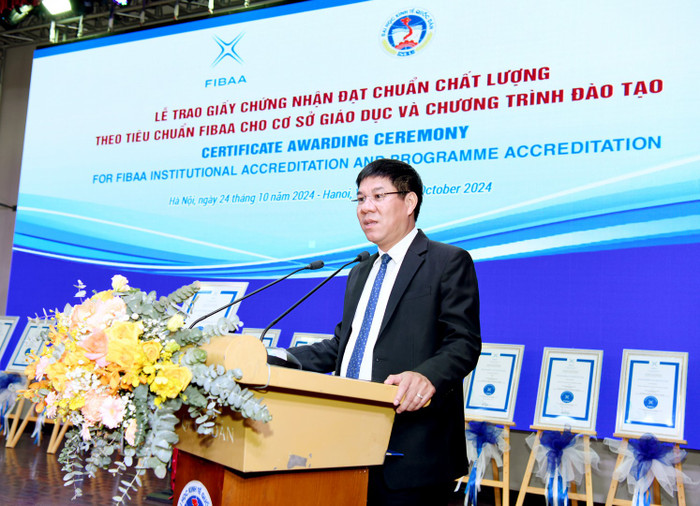 Giáo sư, Tiến sĩ Huỳnh Văn Chương - Cục trưởng Cục Quản lý chất lượng (Bộ Giáo dục và Đào tạo) chia sẻ tại buổi lễ. DSC_1815 (Copy).JPG