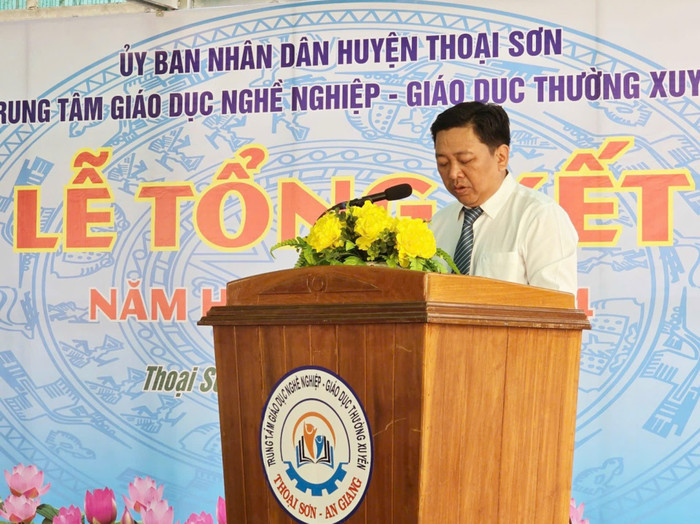 Thầy Trần Tấn Phước - Giám đốc Trung tâm Giáo dục nghề nghiệp - Giáo dục thường xuyên huyện Thoại Sơn (tỉnh An Giang). Ảnh: NVCC. Trần Tấn Phước - Giám đốc Trung tâm Giáo dục nghề nghiệp - Giáo dục thường xuyên huyện Thoại Sơn tỉnh An Giang. Ảnh_ NVCC.JPG