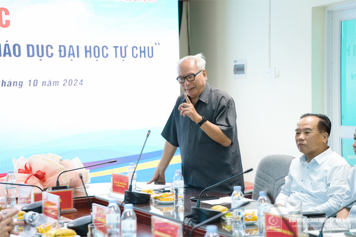 Tiến sĩ Lê Viết Khuyến - Phó Chủ tịch Hiệp hội Các trường đại học, cao đẳng Việt Nam phát biểu tại tọa đàm. t101203.jpg