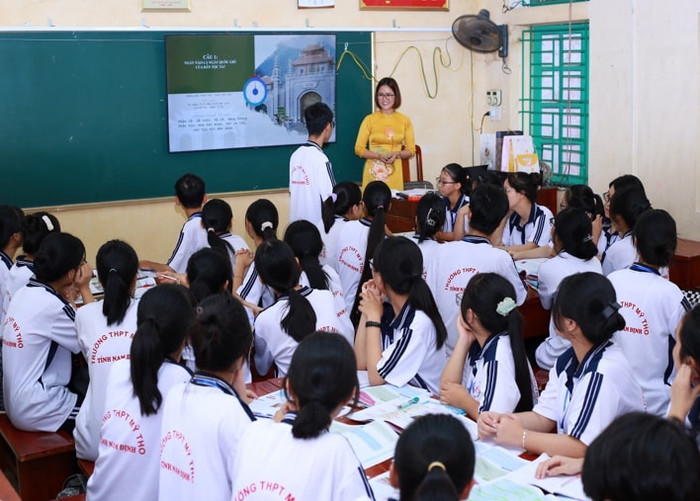 Tiết dạy thử nghiệm (mô hình dạy học kết hợp trực tuyến - trực tiếp) môn Ngữ văn tại trường Trung học phổ thông Mỹ Tho (Nam Định). Ảnh: website trường. e34d4bcc-f9e0-4c2c-9913-2c282b018e15.jpg