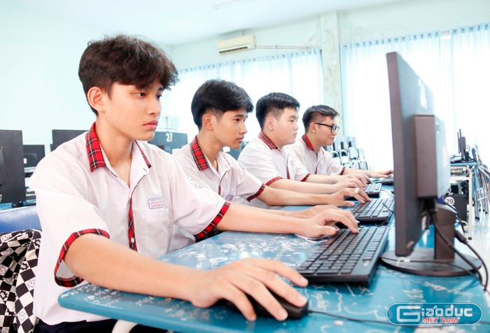 Theo thầy Quỳnh, không nên xem nhẹ tầm quan trọng của công nghệ dù ở vùng khó khăn hay hay thành phố. Ảnh minh họa: M.T. gdvn-tin-hoc-1297.jpg