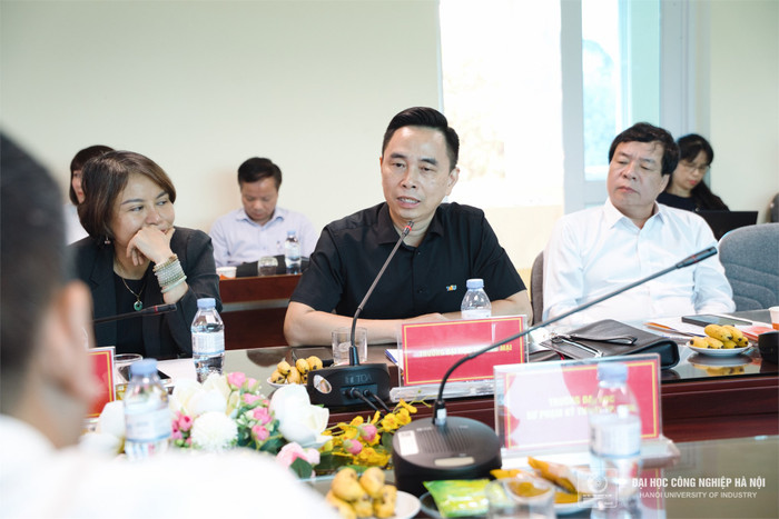 Phó Giáo sư, Tiến sĩ Bùi Hữu Đức - Chủ tịch Hội đồng Trường Đại học Thương mại phát biểu tại toạ đàm. t101197.jpg