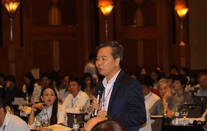 Thầy Phạm Quang Minh, Hiệu trưởng trường Đại học Khoa học Xã hội và Nhân văn, Đại học Quốc gia Hà Nội thừa nhận hiện nay nhiều học sinh giỏi, tốt nghiệp bằng đỏ nhưng không có “ô” nên vẫn thất nghiệp (Ảnh: Trinh Phúc)