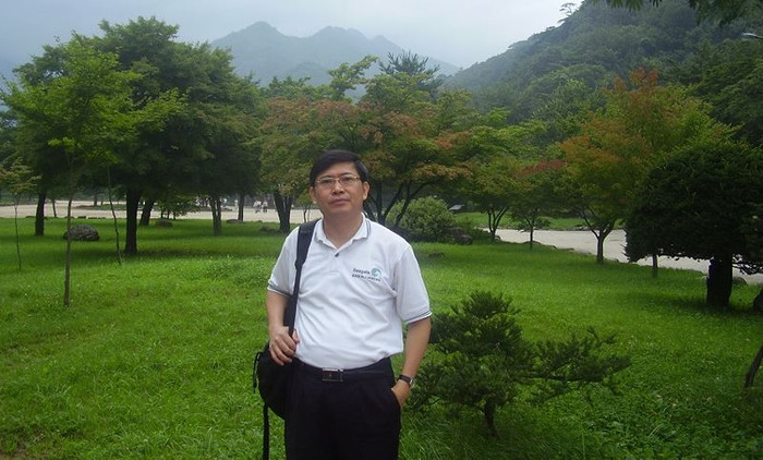 Phó giáo sư Bùi Mạnh Hùng hiện là điều phối viên chính Ban Phát triển Chương trình Giáo dục phổ thông mới, từng là Chủ tịch Hội đồng quốc gia thẩm định Tài liệu Tiếng Việt 1 - Công nghệ Giáo dục (Ảnh: Phó giáo sư Bùi Mạnh Hùng cung cấp cho phóng viên) Phó giáo sư Bùi Mạnh Hùng hiện là điều phối viên chính Ban Phát triển Chương trình Giáo dục phổ thông mới, từng là Chủ tịch Hội đồng quốc gia thẩm định Tài liệu Tiếng Việt 1 - Công nghệ Giáo dục (Ảnh: Phó giáo sư Bùi Mạnh Hùng cung cấp cho phóng viên)