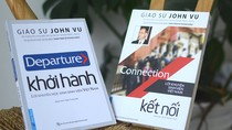 Giáo sư John Vũ có những lời khuyên dành cho các em học sinh, sinh viên đang chuẩn bị bước vào giảng đường đaỊ học, và chuẩn bị ra trường thông qua 2 cuốn sách Khởi hành và Kết nối. (Ảnh tác giả cung cấp) Giáo sư John Vũ có những lời khuyên dành cho các em học sinh, sinh viên đang chuẩn bị bước vào giảng đường đaỊ học, và chuẩn bị ra trường thông qua 2 cuốn sách Khởi hành và Kết nối. (Ảnh tác giả cung cấp)