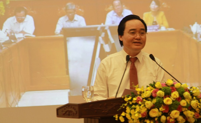 Bộ trưởng Phùng Xuân Nhạ cho biết: “Tình trạng lạm thu đầu năm học trong các cơ sở giáo dục còn diễn ra ở nhiều địa phương”. (Ảnh: Thùy Linh) Bộ trưởng Phùng Xuân Nhạ cho biết: “Tình trạng lạm thu đầu năm học trong các cơ sở giáo dục còn diễn ra ở nhiều địa phương”. (Ảnh: Thùy Linh)