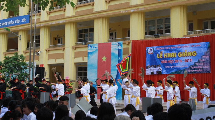 Một số tiết mục văn nghệ trong buổi lễ khai giảng năm học mới của trường Trung học phổ thông Đinh Tiên Hoàng