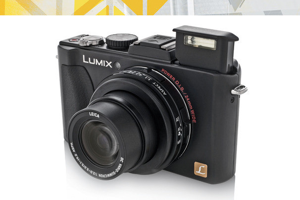 1. Camera 400 USD tốt nhất: Panasonic Lumix DMC-LX5 Panasonic Lumix DMC-LX5 kết hợp ống kính F2.0 với tốc độ lấy nét nhanh như chớp. LX5 cho phép chỉnh tay cả khi chụp hình và quay phim. Chế độ macro có thể cho phép bạn chụp cận cảnh với ống kính gần như chạm vào đối tượng, tốc độ lấy nét nhanh, các phím được bố trí thuận lợi và tiện dụng. Mặt sau máy là màn hình LCD 3 inch để xem trước hình ảnh. Xét về tính năng chỉnh tay, khó có thể tìm được chiếc máy ảnh ống kính liền có thể qua mặt được LX-5. Do sản phẩm đã phát hành được một thời gian dài, bạn có thể mua LX-5 với giá dưới 400 USD. 1. Camera 400 USD tốt nhất: Panasonic Lumix DMC-LX5 Panasonic Lumix DMC-LX5 kết hợp ống kính F2.0 với tốc độ lấy nét nhanh như chớp. LX5 cho phép chỉnh tay cả khi chụp hình và quay phim. Chế độ macro có thể cho phép bạn chụp cận cảnh với ống kính gần như chạm vào đối tượng, tốc độ lấy nét nhanh, các phím được bố trí thuận lợi và tiện dụng. Mặt sau máy là màn hình LCD 3 inch để xem trước hình ảnh. Xét về tính năng chỉnh tay, khó có thể tìm được chiếc máy ảnh ống kính liền có thể qua mặt được LX-5. Do sản phẩm đã phát hành được một thời gian dài, bạn có thể mua LX-5 với giá dưới 400 USD.