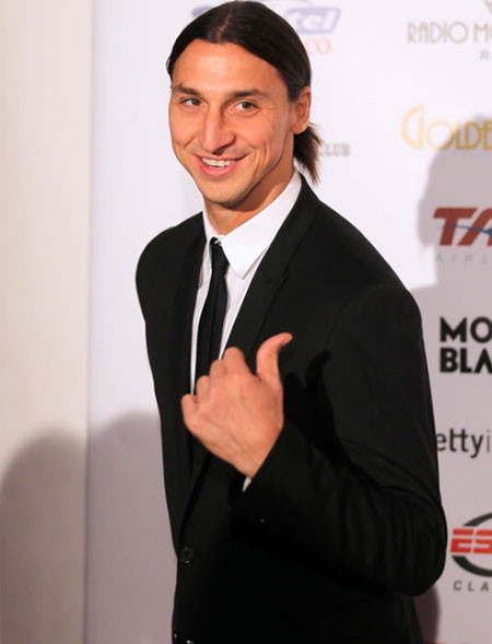 Giải “Bàn chân vàng” là phần thưởng cao quý dành cho cầu thủ xuất sắc nhất của mỗi mùa giải trên 29 tuổi (ra đời năm 2003). Mỗi cầu thủ sẽ chỉ có vinh dự chiến thắng một lần trong đời. Người chiến thắng ngoài việc được trao giải thưởng là “Bàn chân vàng” còn được in dấu chân của mình lên đại lộ “The Champions Promenade” ở Monaco. Và năm nay, Ibrahimovic là cầu thủ lên ngôi.