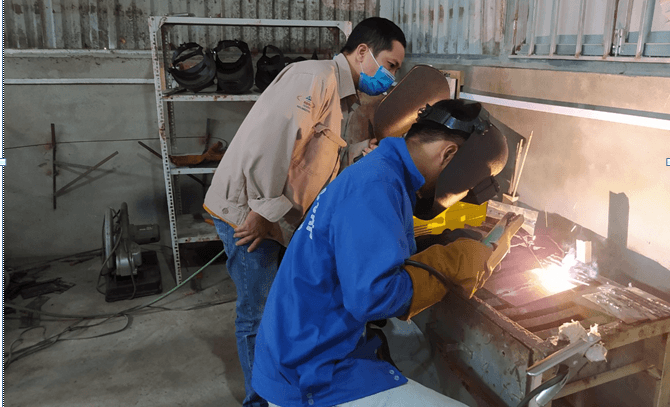 Học sinh Trường Trung cấp Lục Yên trong giờ học thực hành (Ảnh: Website nhà trường). Học sinh Trường Trung cấp Lục Yên trong giờ học thực hành (Ảnh: Website nhà trường).