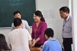 Thứ trưởng Nguyễn Thị Nghĩa động viên học sinh trước kỳ thi quan trọng. Ảnh: Cộng tác viên.