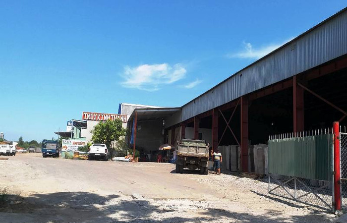 Nhiều nhà xưởng trên đất quốc phòng quanh khu vực phía Tây vành đai sân bay Đà Nẵng sẽ bị thu hồi. Nhiều nhà xưởng trên đất quốc phòng quanh khu vực phía Tây vành đai sân bay Đà Nẵng sẽ bị thu hồi.