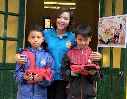 Cứ thế một miền sơn cước chỉ có cỏ cây hoa lá, chim muông và ánh mắt trẻ thơ vùng cao đầy ước vọng, đầy khát khao khiến cô giáo Hòa càng thêm nhiệt huyết, quên hết khó khăn.(Ảnh nhân vật cung cấp) Cứ thế một miền sơn cước chỉ có cỏ cây hoa lá, chim muông và ánh mắt trẻ thơ vùng cao đầy ước vọng, đầy khát khao khiến cô giáo Hòa càng thêm nhiệt huyết, quên hết khó khăn.(Ảnh nhân vật cung cấp)