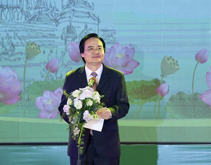 Bộ trưởng Phùng Xuân Nhạ phát biểu khai mạc Chung kết Cuộc thi “Hùng biện tiếng Việt cho lưu học sinh Lào tại Việt Nam” năm 2019 (Ảnh: Minh Thu)