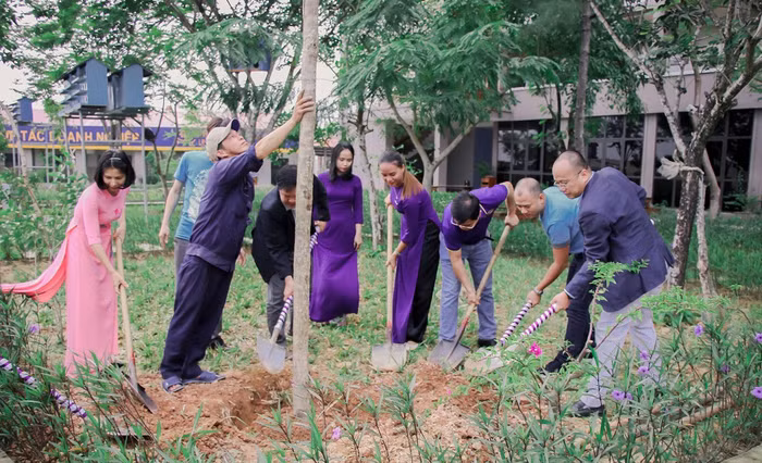 "20/11 không nhận hoa" là tuyên bố được nhấn mạnh và thống nhất từ Hiệu trưởng trường Đại học Phú Xuân, đến toàn thể giáo viên và sinh viên nhà trường. (Ảnh nhà trường cung cấp) "20/11 không nhận hoa" là tuyên bố được nhấn mạnh và thống nhất từ Hiệu trưởng trường Đại học Phú Xuân, đến toàn thể giáo viên và sinh viên nhà trường. (Ảnh nhà trường cung cấp)