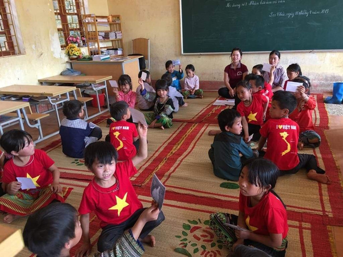 Trong những năm giảng dạy, cô Thỏa luôn kiên trì, nhẫn nại tìm tòi phương pháp giảng dạy để truyền đạt một cách dễ hiểu nhất những kinh nghiệm kiến thức của mình cho các em học sinh. (Ảnh nhân vật cung cấp)