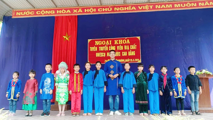 Hành trình 7 năm công tác, thầy giáo trẻ Vi Mộng Hoàng tự nhủ với lòng mình là phải thật sự cố gắng, đem nhiệt huyết của tuổi trẻ bằng tất cả tình thương cho sự nghiệp giáo dục (Ảnh nhân vật cung cấp) Hành trình 7 năm công tác, thầy giáo trẻ Vi Mộng Hoàng tự nhủ với lòng mình là phải thật sự cố gắng, đem nhiệt huyết của tuổi trẻ bằng tất cả tình thương cho sự nghiệp giáo dục (Ảnh nhân vật cung cấp)