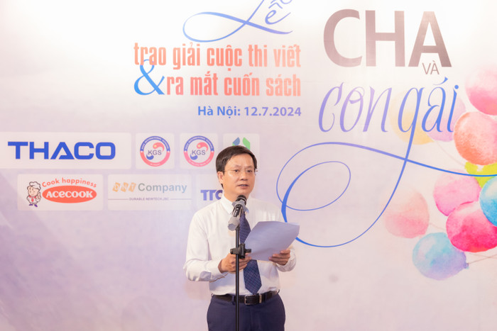 Nhà báo Hồ Minh Chiến - Tổng Biên tập Tạp chí Gia đình Việt Nam, Trưởng Ban Tổ chức cuộc thi phát biểu tại buổi lễ. 149A0294.jpg