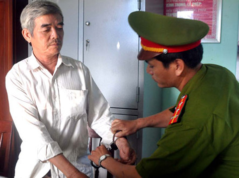 Cơ quan cảnh sát điều tra, Công an huyện Nghĩa Hành (Quảng Ngãi) bắt giam khẩn cấp ông Nguyễn Mùi ở thôn Hiệp Phổ Tây, xã Hành Trung vì hành vi hành hạ, đánh đập người khác. Cơ quan cảnh sát điều tra, Công an huyện Nghĩa Hành (Quảng Ngãi) bắt giam khẩn cấp ông Nguyễn Mùi ở thôn Hiệp Phổ Tây, xã Hành Trung vì hành vi hành hạ, đánh đập người khác.