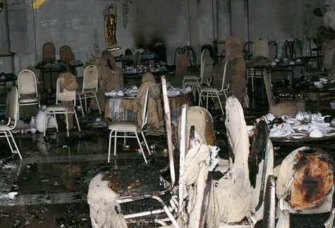 Bàn ghế đổ vỡ tại sảnh nhà hàng. Bàn ghế đổ vỡ tại sảnh nhà hàng.