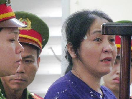 Những phút hiếm hoi không khóc và bình tĩnh nhất tại tòa