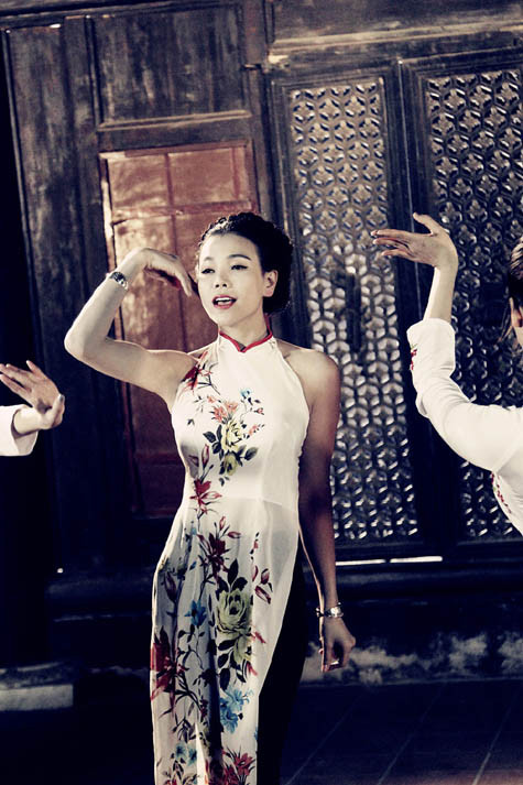 ... dù đằng trước rất đẹp thế này. ... dù đằng trước rất đẹp thế này.