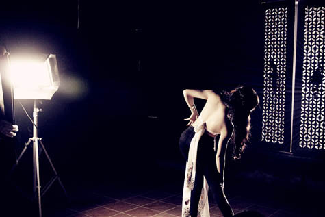 Tuy nhiên, theo nhiều ý kiến, với phần cách điệu như thế này, tà áo dài của Trà Ngọc Hằng khiến nhiều người xem cảm giác có phần phản cảm. Tuy nhiên, theo nhiều ý kiến, với phần cách điệu như thế này, tà áo dài của Trà Ngọc Hằng khiến nhiều người xem cảm giác có phần phản cảm.