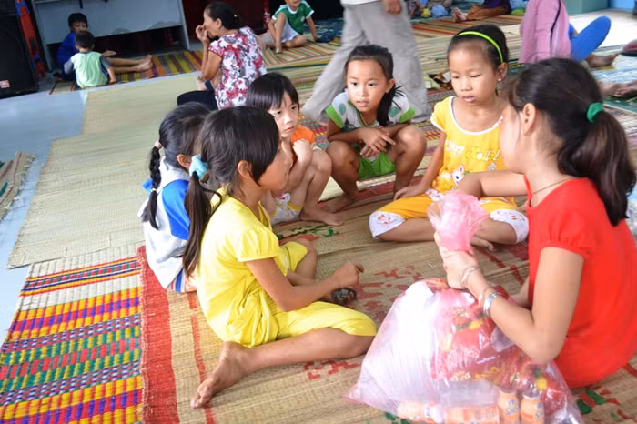 Học sinh miền Trung tránh bão trong các nhà cộng đồng kiên cố. Ảnh: TT