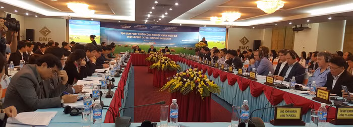 Toàn cảnh Tọa đàm: ”Phát triển ngành công nghiệp chăn nuôi bò tại Hà Tĩnh” diễn ra tại tỉnh Hà Tĩnh ngày 15/1/2016.