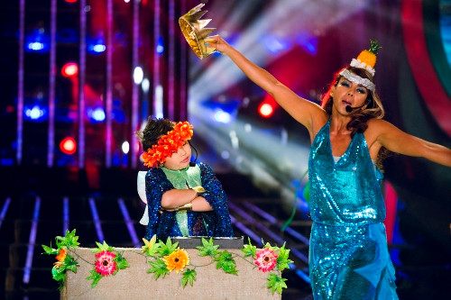 Gia Bảo cho biết đây là tiết mục màu sắc và vui nhất mà em từng được biết. Em tiết lộ thêm vì bộ đồ biểu diễn được may gấp quá nên vẫn chưa kịp giặt ủi mà thời gian cho show 2 đã quá gần kề. Ngoài ra thí sinh Thúy Uyên cũng có dịp trở về tuổi thơ khi hóa thân làm một nàng “công chua dứa” vô cùng xinh đẹp và quyến rũ. Với màn trình diễn ấn tượng, dễ thương, Gia Bảo và Thúy Uyên đã giành chiến thắng 100 triệu đồng với tổng số điểm 44 từ Ban giám khảo.