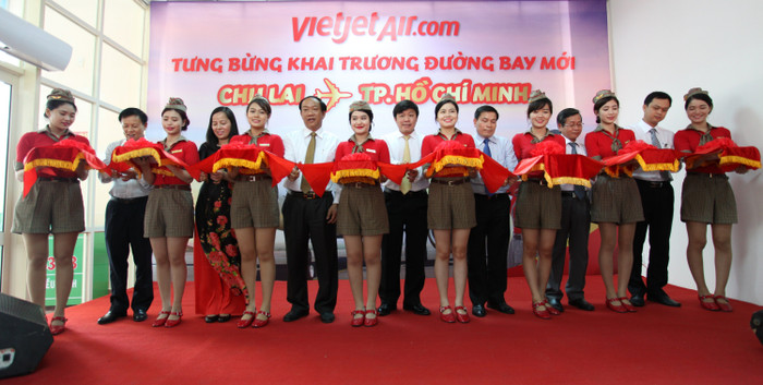 Cắt băng khánh thành đường bay Tp.HCM - Chu Lai Cắt băng khánh thành đường bay Tp.HCM - Chu Lai