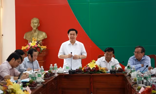 Đoàn Công tác của Ban Kinh tế Trung ương do Ông Vương Đình Huệ dẫn đầu đã có buổi làm việc với Thường trực Tỉnh ủy Tây Ninh