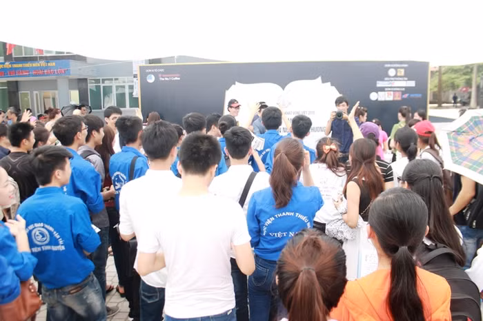 Các bạn sinh viên Hà Nội hào hứng với “Ngày hội Sáng tạo Vì Khát vọng Việt 2015”.