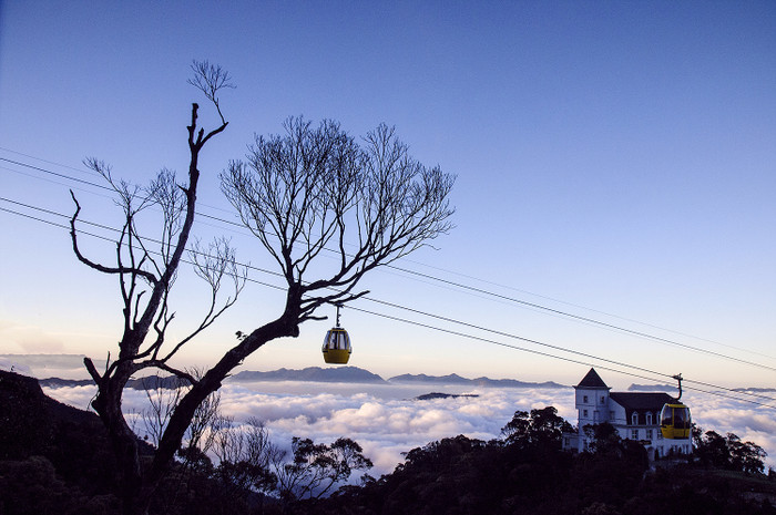 Xuống núi buổi hoàng hôn - Ảnh: Đào Quang Tuyên