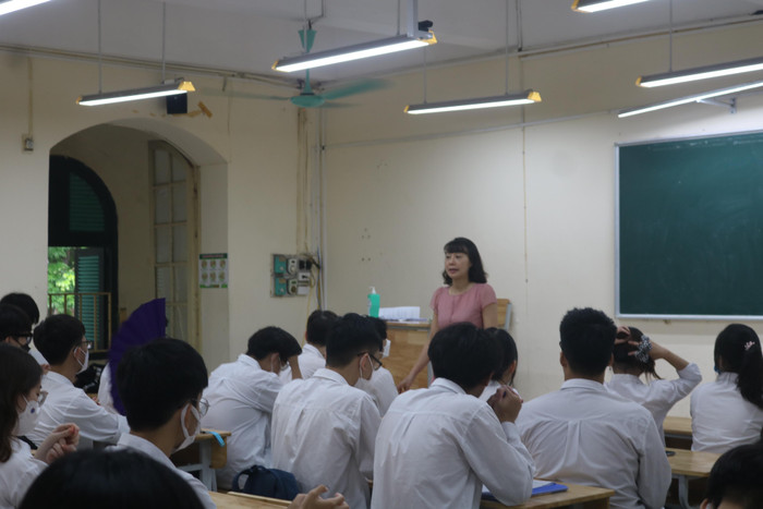 Nhiều khó khăn khi triển khai chương trình mới đối với lớp 10. Ảnh minh họa: Trần Lý