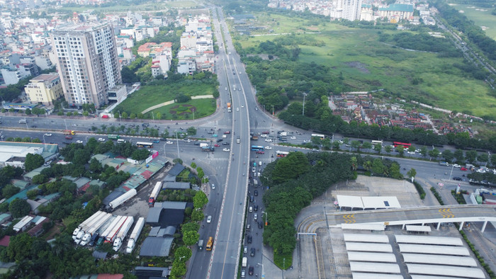 Nút giao Cổ Linh - cầu Vĩnh Tuy từ trên cao theo hướng cầu vượt Cổ Linh. Ảnh: Trung Dũng Nút giao Cổ Linh - cầu Vĩnh Tuy từ trên cao theo hướng cầu vượt Cổ Linh. Ảnh: Trung Dũng