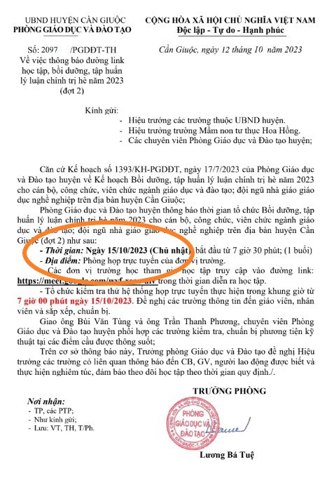 Lịch bồi dưỡng, tập huấn lý luận chính trị hè năm 2023 (đợt 2) do Phòng Giáo dục và Đào tạo huyện Cần Giuộc ban hành có ngày diễn ra vào Chủ nhật (15/10) sau khi năm học mới đã diễn ra hơn 1 tháng. Ảnh: Giáo viên cung cấp