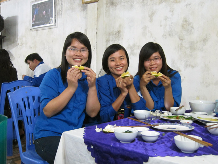 Sinh viên báo chí không chỉ trẻ trung, năng động, hoạt bát, tự tin, mà còn sẵn sàng sôi nổi cùng những hoạt động tình nguyện vì cộng đồng. Sinh viên báo chí quan niệm: Mỗi chuyến đi là một sự trải nghiệm để trưởng thành. (Ảnh TH) Sinh viên báo chí không chỉ trẻ trung, năng động, hoạt bát, tự tin, mà còn sẵn sàng sôi nổi cùng những hoạt động tình nguyện vì cộng đồng. Sinh viên báo chí quan niệm: Mỗi chuyến đi là một sự trải nghiệm để trưởng thành. (Ảnh TH)