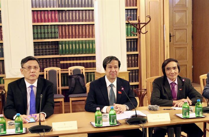 Bộ trưởng Nguyễn Kim Sơn phát biểu tại buổi làm việc với Bộ trưởng Bộ Văn hóa và Đổi mới Hungary (ảnh: Bộ Giáo dục và Đào tạo) Bộ trưởng Nguyễn Kim Sơn phát biểu tại buổi làm việc với Bộ trưởng Bộ Văn hóa và Đổi mới Hungary (ảnh: Bộ Giáo dục và Đào tạo)