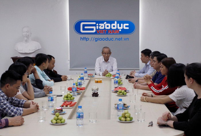 Giáo sư Trần Hồng Quân, Chủ tịch Hiệp hội Các trường đại học, cao đẳng Việt Nam nhiệm kỳ I trong một lần đến thăm Tòa soạn Tạp chí điện tử Giáo dục Việt Nam. Giáo sư Trần Hồng Quân, Chủ tịch Hiệp hội Các trường đại học, cao đẳng Việt Nam nhiệm kỳ I trong một lần đến thăm Tòa soạn Tạp chí điện tử Giáo dục Việt Nam.