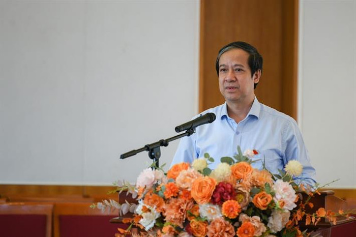 Bộ trưởng Nguyễn Kim Sơn phát biểu tiếp thu ý kiến kiến nghị của cử tri (ảnh: Bộ Giáo dục và Đào tạo) Bộ trưởng Nguyễn Kim Sơn phát biểu tiếp thu ý kiến kiến nghị của cử tri (ảnh: Bộ Giáo dục và Đào tạo)