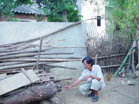 Năm 2008, tại nhà ông Lê Văn Hoàng, ở thôn Trà Long, xã Bình Trung, H.Thăng Bình, Quảng Nam đã liên tiếp xảy ra 20 vụ cháy bí ẩn không rõ nguyên nhân. Vụ cháy đầu tiên xảy ra vào ngày 4/7/2008, địa điểm là đống rơm và củi tre bên hông nhà, sau đó bụi tre bên nhà cũng tự nhiên phát cháy. Sáng 5/7/2008, đã xảy ra 8 vụ cháy liên tiếp ở phía sau khu chuồng heo, ở chõng tre, củi tre ở ngoài nhà và khu vực chuồng heo; bên bờ rào. Năm 2008, tại nhà ông Lê Văn Hoàng, ở thôn Trà Long, xã Bình Trung, H.Thăng Bình, Quảng Nam đã liên tiếp xảy ra 20 vụ cháy bí ẩn không rõ nguyên nhân. Vụ cháy đầu tiên xảy ra vào ngày 4/7/2008, địa điểm là đống rơm và củi tre bên hông nhà, sau đó bụi tre bên nhà cũng tự nhiên phát cháy. Sáng 5/7/2008, đã xảy ra 8 vụ cháy liên tiếp ở phía sau khu chuồng heo, ở chõng tre, củi tre ở ngoài nhà và khu vực chuồng heo; bên bờ rào.