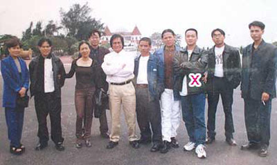 Lực lượng điều tra hình sự chẳng lạ gì Dung Hà và cũng nắm được những mối quan hệ trong giới giang hồ của cô ta, nên sau khi vụ việc xảy ra đã nhận định ngay đây là vụ thanh toán nhau để giải quyết “bất hoà” giữa các băng nhóm. Tuy là “phận nữ nhi” nhưng Dung Hà đã sớm tỏ ra cho thiên hạ biết mình không phải là kẻ chân yếu tay mềm, liễu yếu đào tơ, bằng chứng là nữ giang hồ này đã “tích luỹ” được một mớ tiền án, tiền sự về các tội cướp giật, đánh nhau gây mất trật tự trị an và tổ chức cờ bạc… Lực lượng điều tra hình sự chẳng lạ gì Dung Hà và cũng nắm được những mối quan hệ trong giới giang hồ của cô ta, nên sau khi vụ việc xảy ra đã nhận định ngay đây là vụ thanh toán nhau để giải quyết “bất hoà” giữa các băng nhóm. Tuy là “phận nữ nhi” nhưng Dung Hà đã sớm tỏ ra cho thiên hạ biết mình không phải là kẻ chân yếu tay mềm, liễu yếu đào tơ, bằng chứng là nữ giang hồ này đã “tích luỹ” được một mớ tiền án, tiền sự về các tội cướp giật, đánh nhau gây mất trật tự trị an và tổ chức cờ bạc…