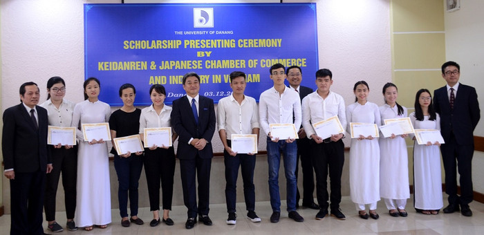 Nhật Bản trao học bổng cho sinh viên xuất sắc của Đại học Đà Nẵng. Nhật Bản trao học bổng cho sinh viên xuất sắc của Đại học Đà Nẵng.