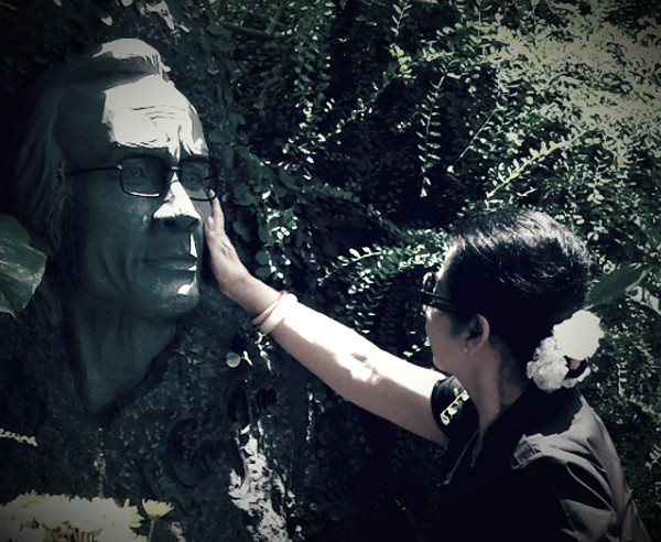 Bà từng nói Trịnh là hình, còn bà là bóng. Bà từng nói Trịnh là hình, còn bà là bóng.