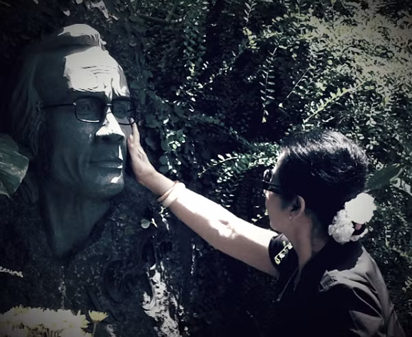 Bà từng nói Trịnh là hình, còn bà là bóng. Bà từng nói Trịnh là hình, còn bà là bóng.