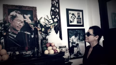 Khánh Ly đến thăm nhà Trịnh Công Sơn khi bà về VN biểu diễn. Khánh Ly đến thăm nhà Trịnh Công Sơn khi bà về VN biểu diễn.