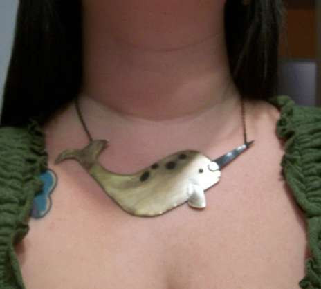 Cùng chìm xuống đáy đại dương sâu thẳm đưa một chú cá heo. Cùng chìm xuống đáy đại dương sâu thẳm đưa một chú cá heo.