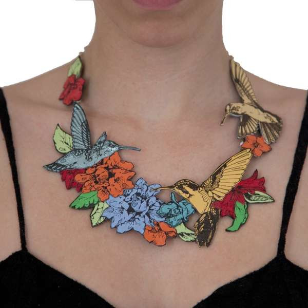 Với màu sắc tươi tắn, những chi tiết thiết kế sinh động, ta như đang nghe được tiếng chim hót quanh đây Với màu sắc tươi tắn, những chi tiết thiết kế sinh động, ta như đang nghe được tiếng chim hót quanh đây